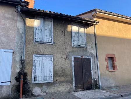 maison t3 a renover avec cour et stationnement