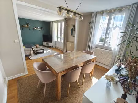 gratte-ciel - t3 lumineux 66 m² - dernier étage