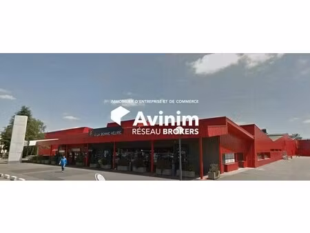 location commerce 1 012 m²