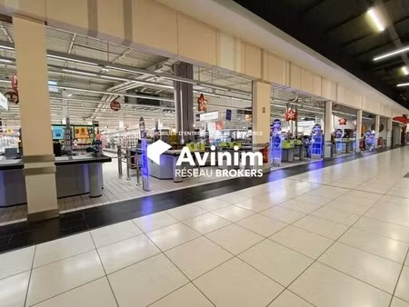 location commerce 60 m²