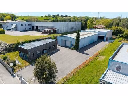 entrepôt avec bureaux - zone d'activité dynamique