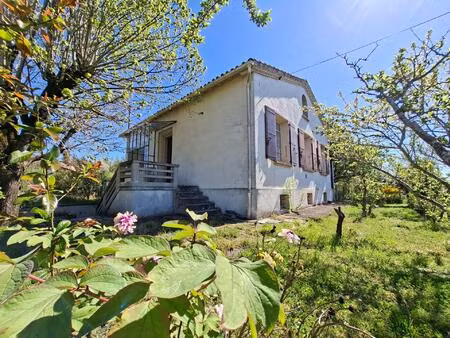 maison de 4 pièces avec comble et sous-sol total.