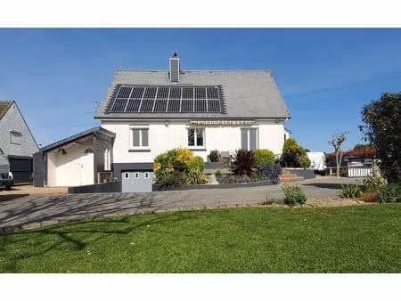 maison traditionnelle de 127 m² sur sous sol avec garage .