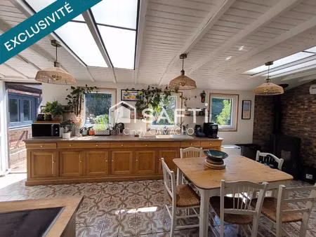 intérieur cosy et chaleureux  parfait pour accueillir une famille.