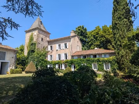 manoir du xviie siècle sur 14500 m² de terrain