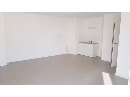 location appartement 3 pièces 63 m² à sathonay-camp (69580)  977 €