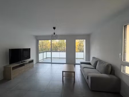 location meublée appartement 2 pièces 48 m² à meylan (38240)  1 100 €