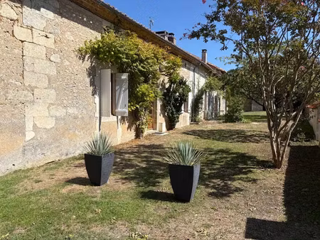 location meublée maison 3 pièces 113 m² à festalemps (24410)  750 €
