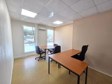 location locaux professionnels 1 pièce 14 m² à baie mahault (97122)  480 €