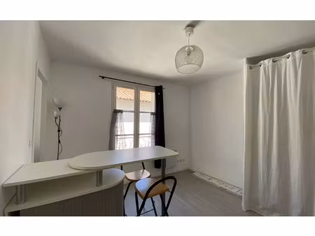 location appartement  m² t-1 à la rochelle  448 €