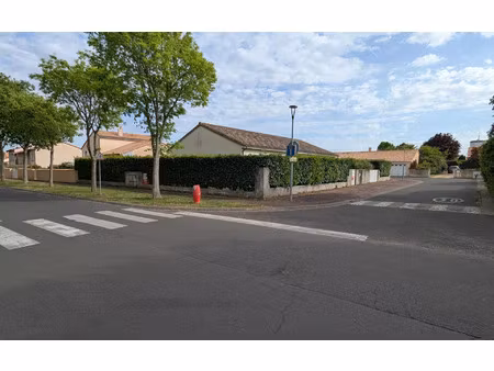 location maison  m² t-4 à buxerolles  850 €