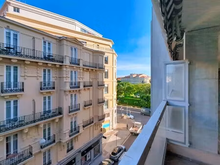 hyper centre - coulée verte trois pièces 97 5 m² - refait à neuf