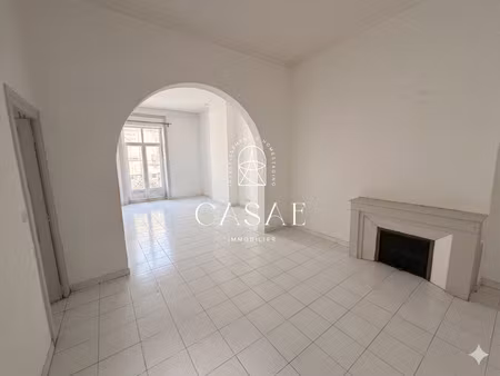 emplacement premium lot à triple destination au coeur de mo