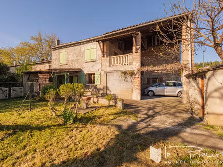 maison avec fort potentiel  jardin  terrasses et possibilité de deux logements proche comm