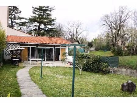 maison pp  t4 avec beau jardin proche commodités