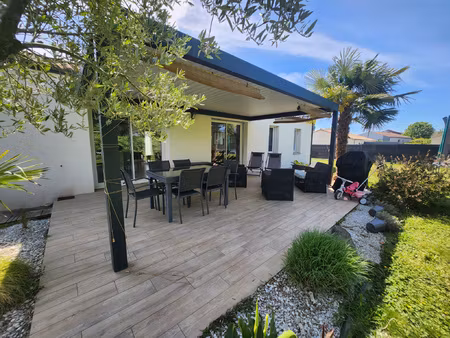 maison plain-pied avec trois chambres