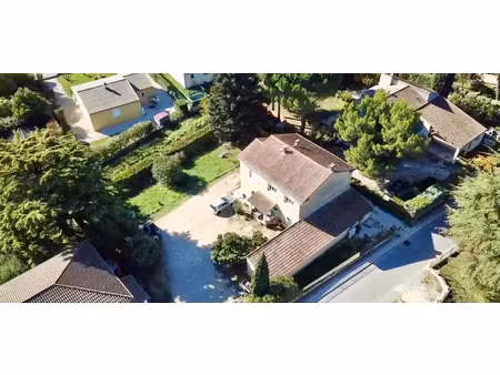 bagnols sur cèze :villa sur deux niveaux avec double potentiel habitation / professionnel 