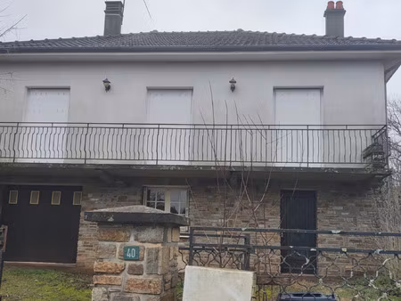 a dournazac  sur la rue principale une maison des années 197