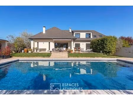 maison familiale rénovée avec piscine