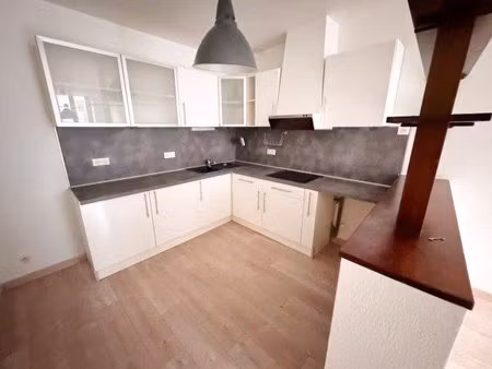 t2 à 4 minutes à pied du centre ville