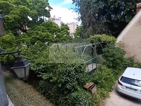 23 rue de la préfecture - 1er étage à gauche dans la 3ème cour avec place de stationnement