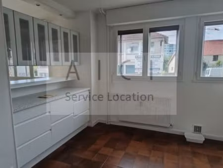 f5 avec terrasse proche gare / bas de saint claude