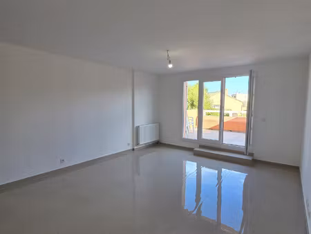 t4 duplex avec jardin  terrasse et box