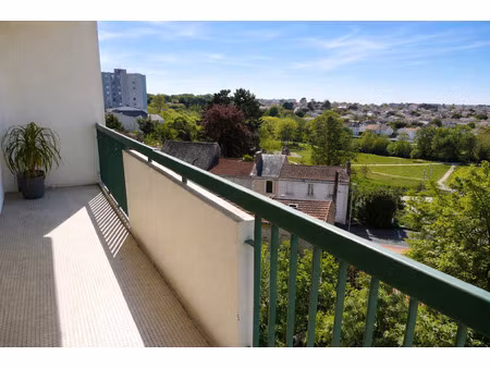 vente appartement 5 pièces à la roche-sur-yon le bourg sous la roche (85000) : à vendre 5 