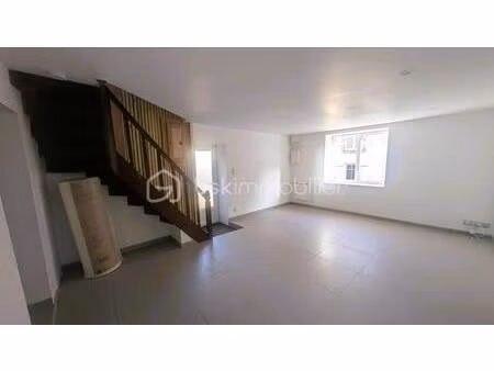 maison de ville à louer  sans terrain  refait à neuf  libre  495€ électricité et eau à la 