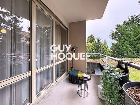 dans une résidence entretenue et verdoyante - t5 avec terrasse et parkings