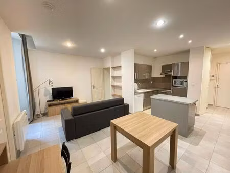 appartement type 2 renove cote joliette