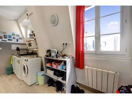 studette avec ascenseur et vrai wc