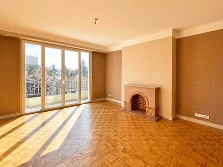 appartement t4 lumineux et traversant ? dernier étage au calme