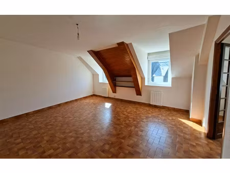 location appartement  67.6 m² t-3 à rostrenen  600 €