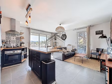 appartement t4 avec place de parking.