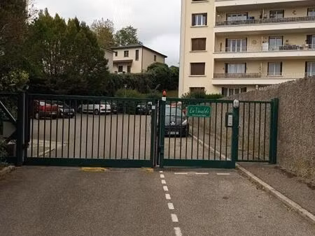 garage bron