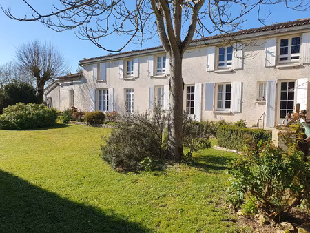 maison charentaise avec cachet et caractère de 208m2 + dépen