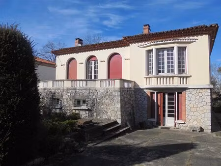 aison de caractère à rafraîchir