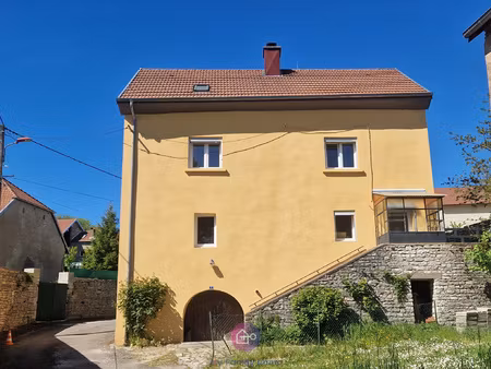 charmante maison rénovée avec grand terrain clos et arboré 
