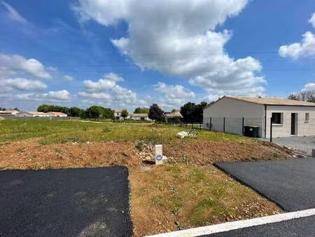 vente terrain à échiré (79410) : à vendre / échiré