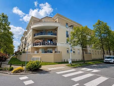 appartement f3 70m2 sans travaux a prevoir avec balcon + place de parking