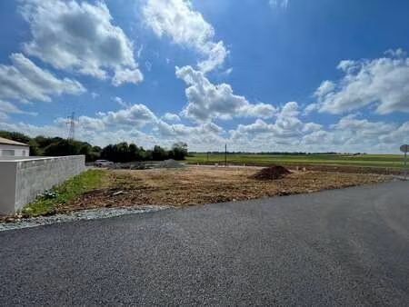 vente terrain à échiré (79410) : à vendre / échiré