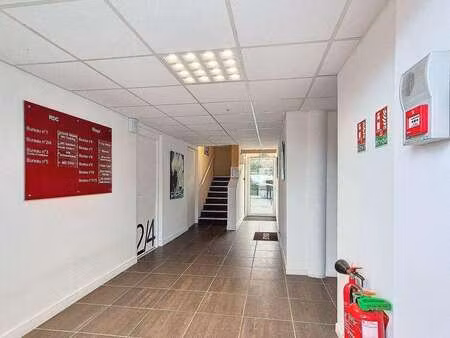 location bureaux et commerces à la rochelle (17000) : à louer / 30m² la rochelle