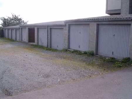location garage box et parking à coutances (50200) : à louer / coutances