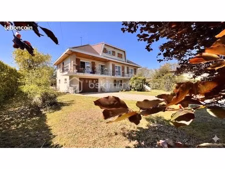 villa 7 pièces 228 m²