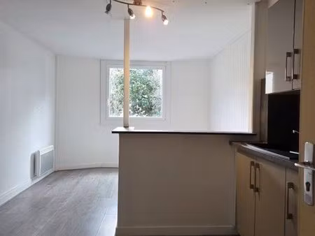 charmant t2 duplex - 32 m² - port du mans - parking privatif - résidence sécurisée