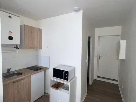 studio meublé refait à neuf – gare de laval – 19 m²