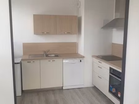 t2 meublé moderne 43m² – cuisine neuve – tram & commerces au pied