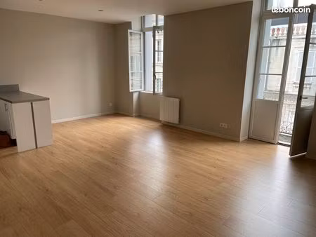 appartement t2 à louer vide non meublé  rénové et isolé  balcon  46 m2 à perigueux centre 