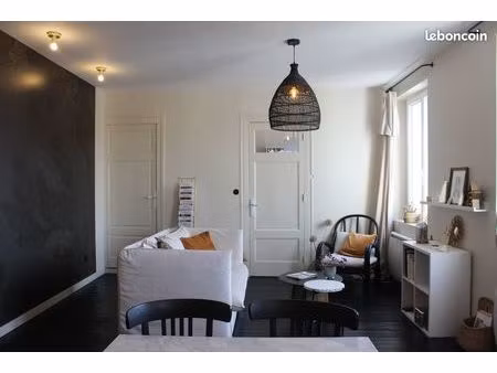 hyper centre ville au calme 1 chambre neuf